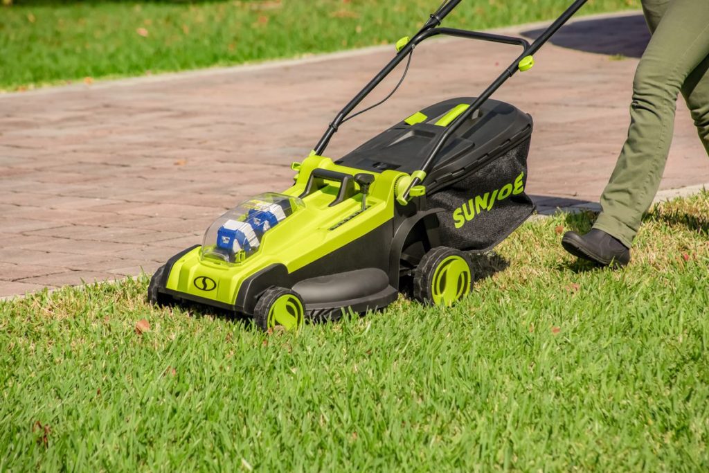 Best Brushless Lawn Mower 6 Professional Advantages